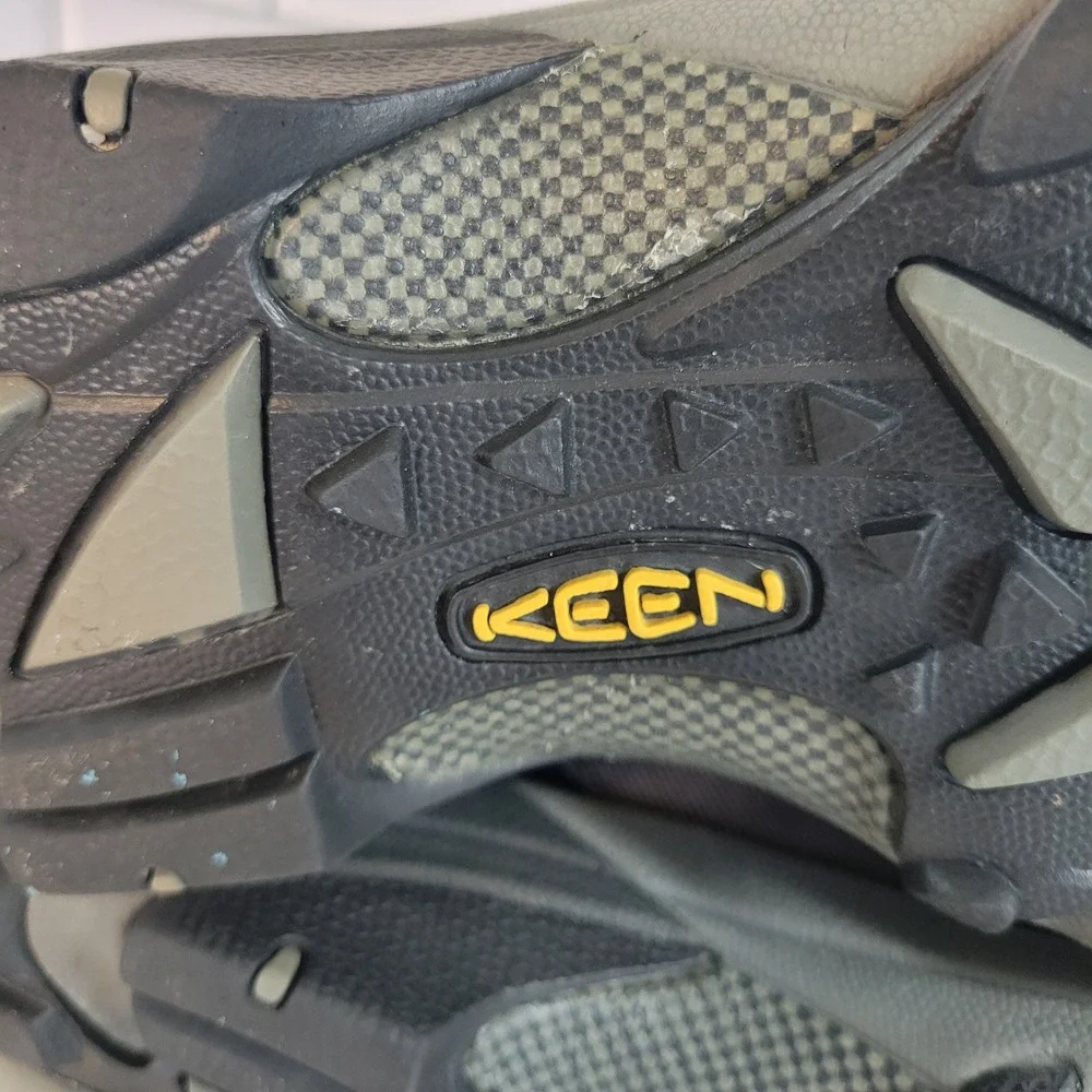 Keen Womens Betty Size 8.5 Waterproof Snow Boots Black Gray Quilted Lined